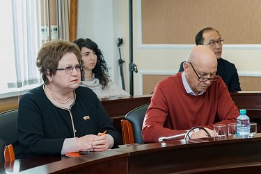 Депутаты готовятся к заседанию Законодательного Собрания